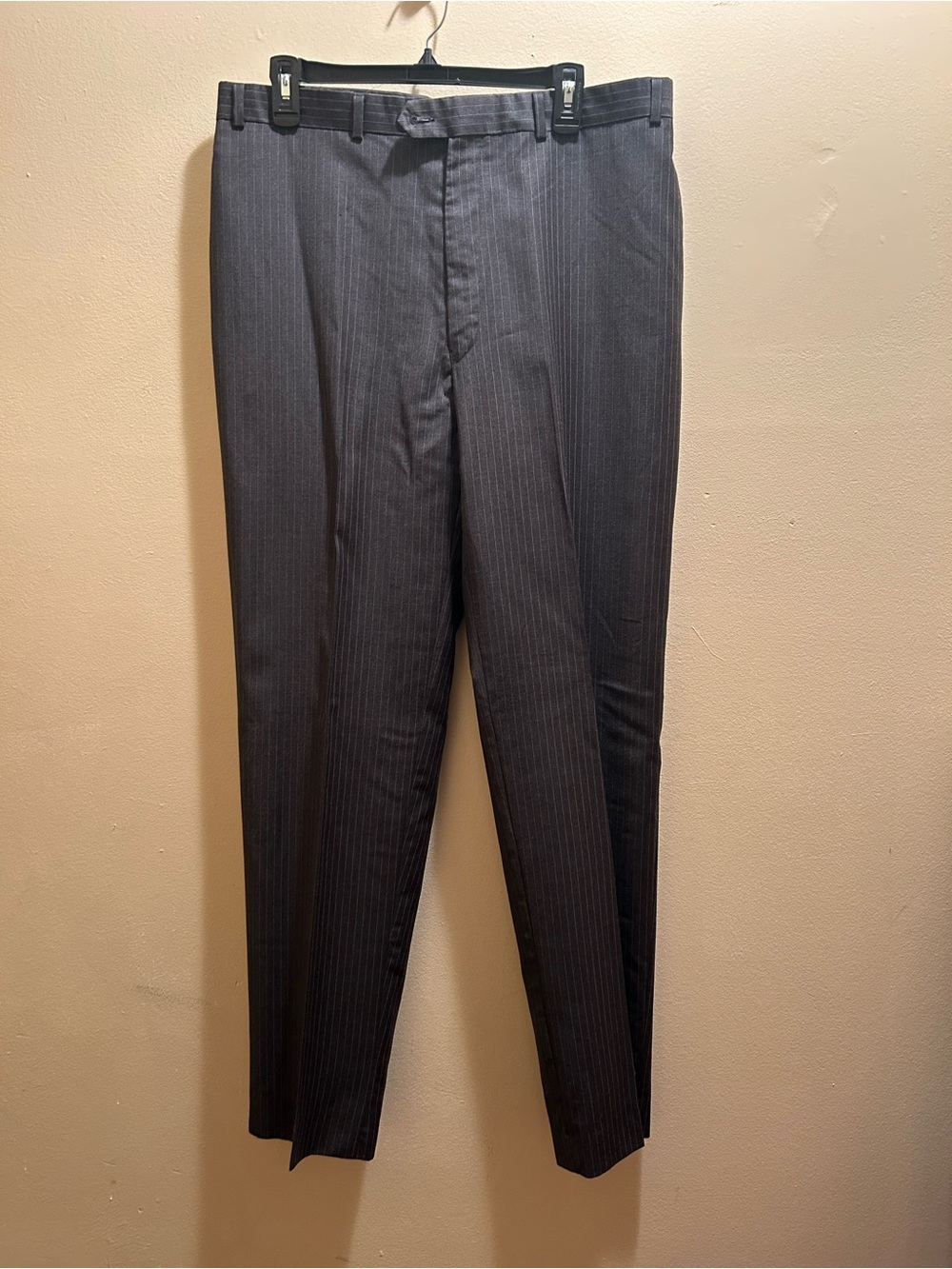 Men Suit - Picture 3 of 4